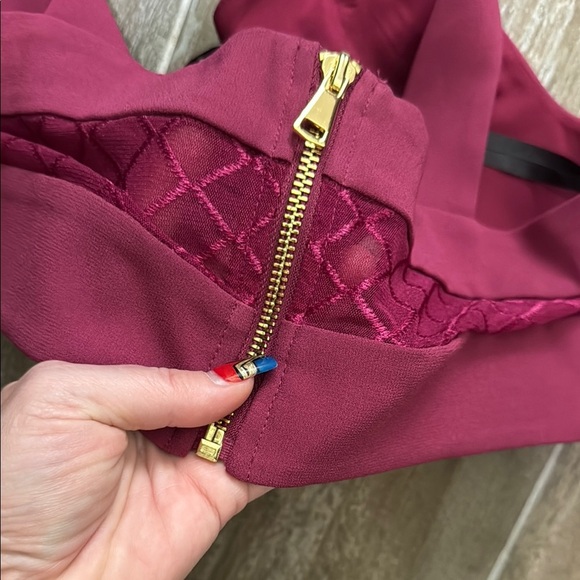 BEBE DIAMOND MESH INSERT TOP CROPPED CROP TOP - Picture 11 of 12